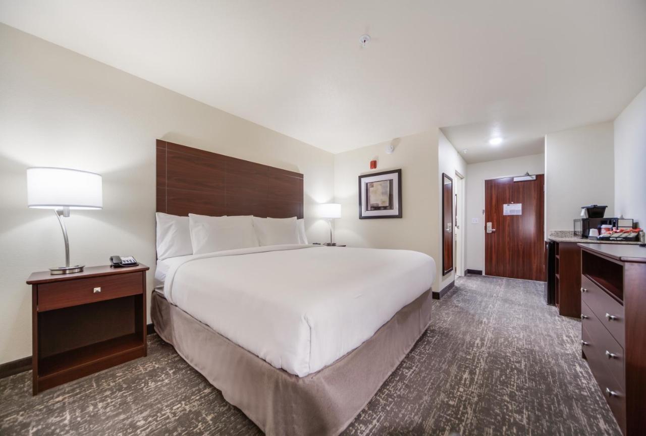 Cobblestone Inn & Suites-Fremont 외부 사진