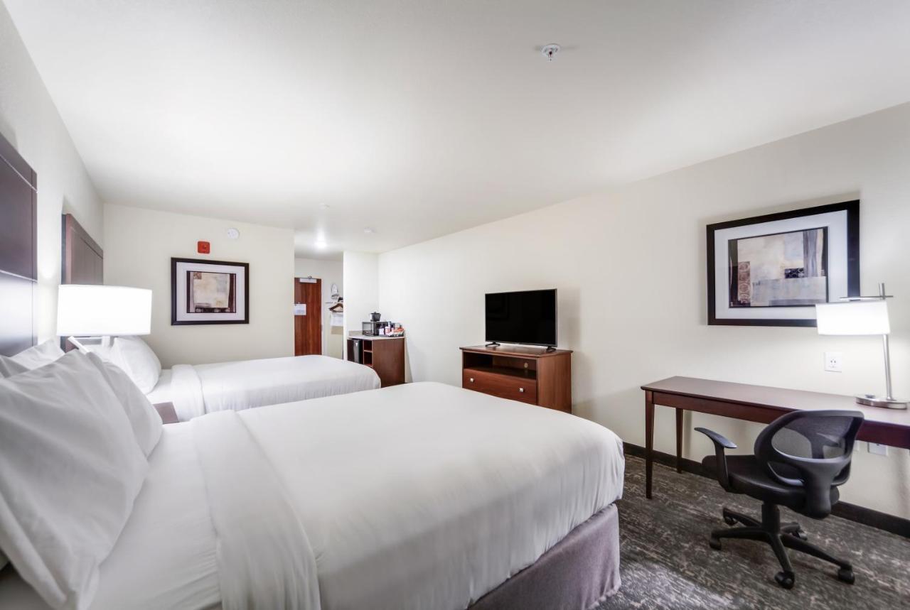 Cobblestone Inn & Suites-Fremont 외부 사진