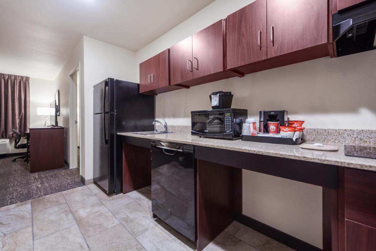 Cobblestone Inn & Suites-Fremont 외부 사진