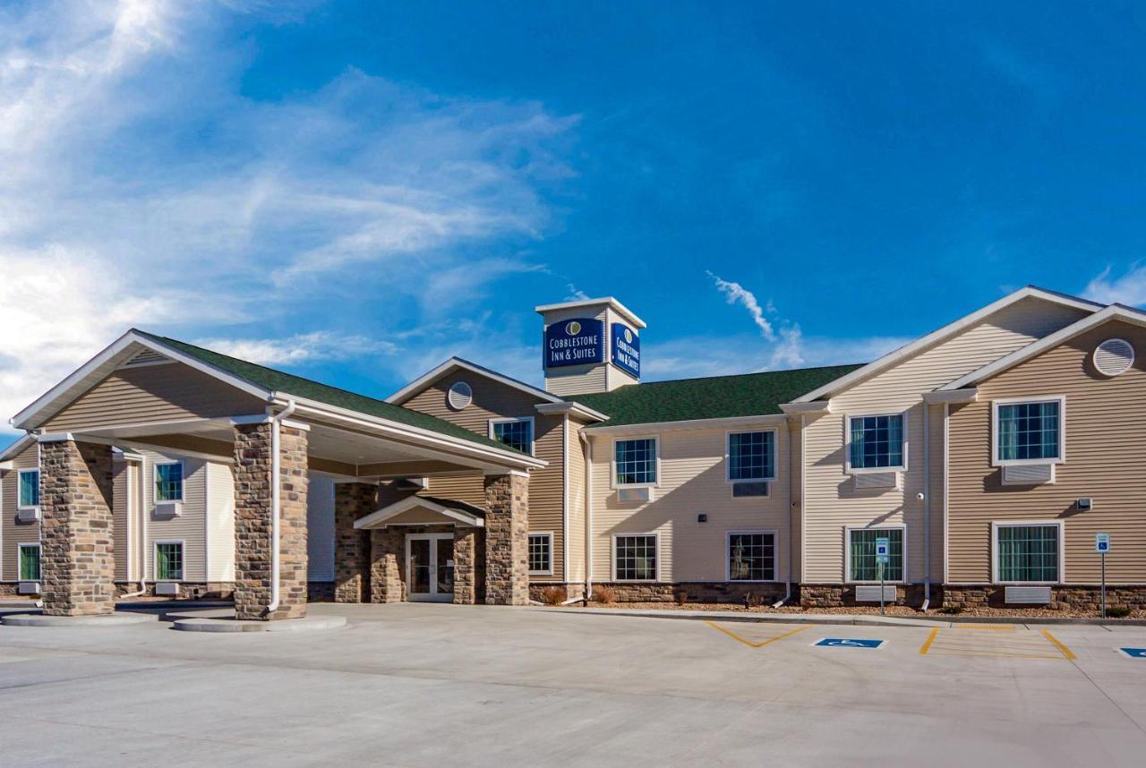 Cobblestone Inn & Suites-Fremont 외부 사진
