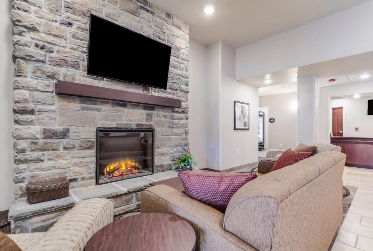 Cobblestone Inn & Suites-Fremont 외부 사진