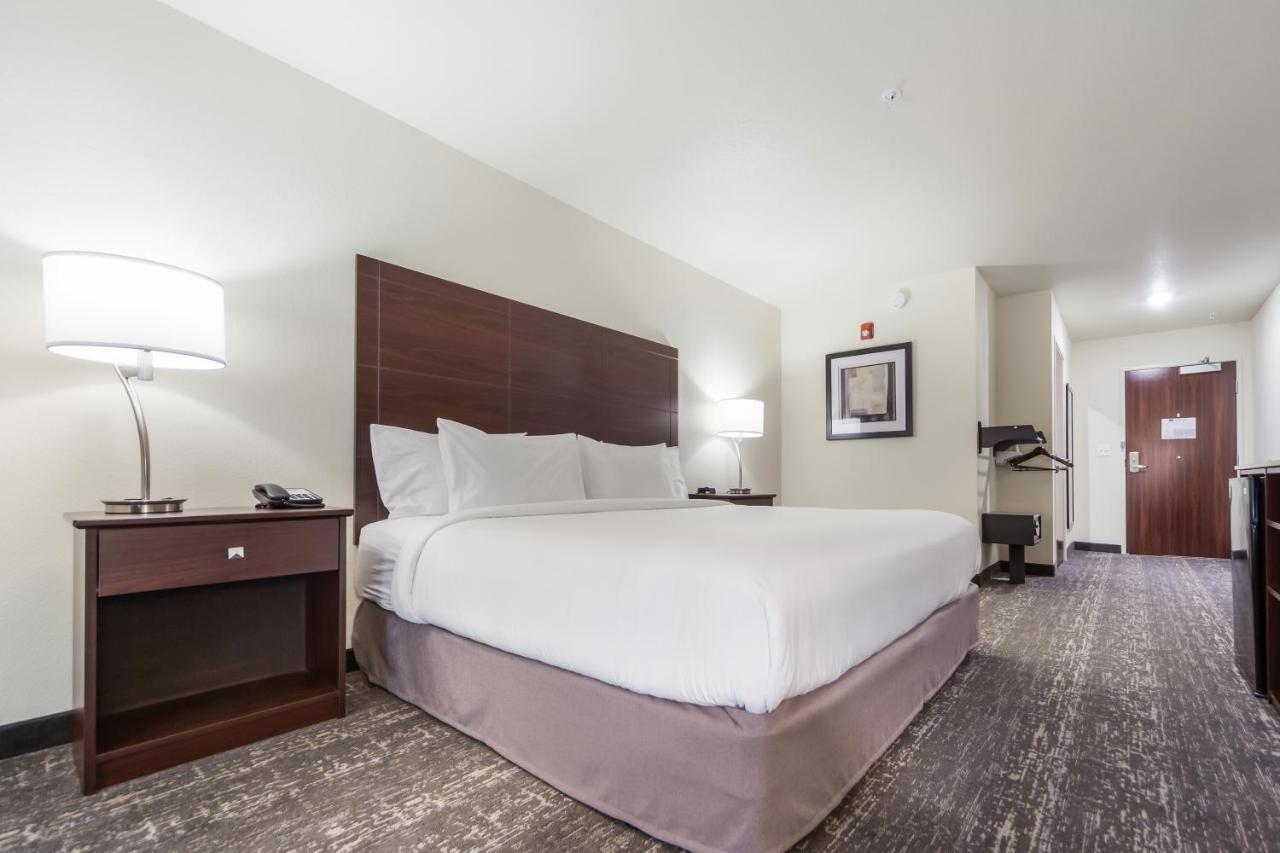 Cobblestone Inn & Suites-Fremont 외부 사진