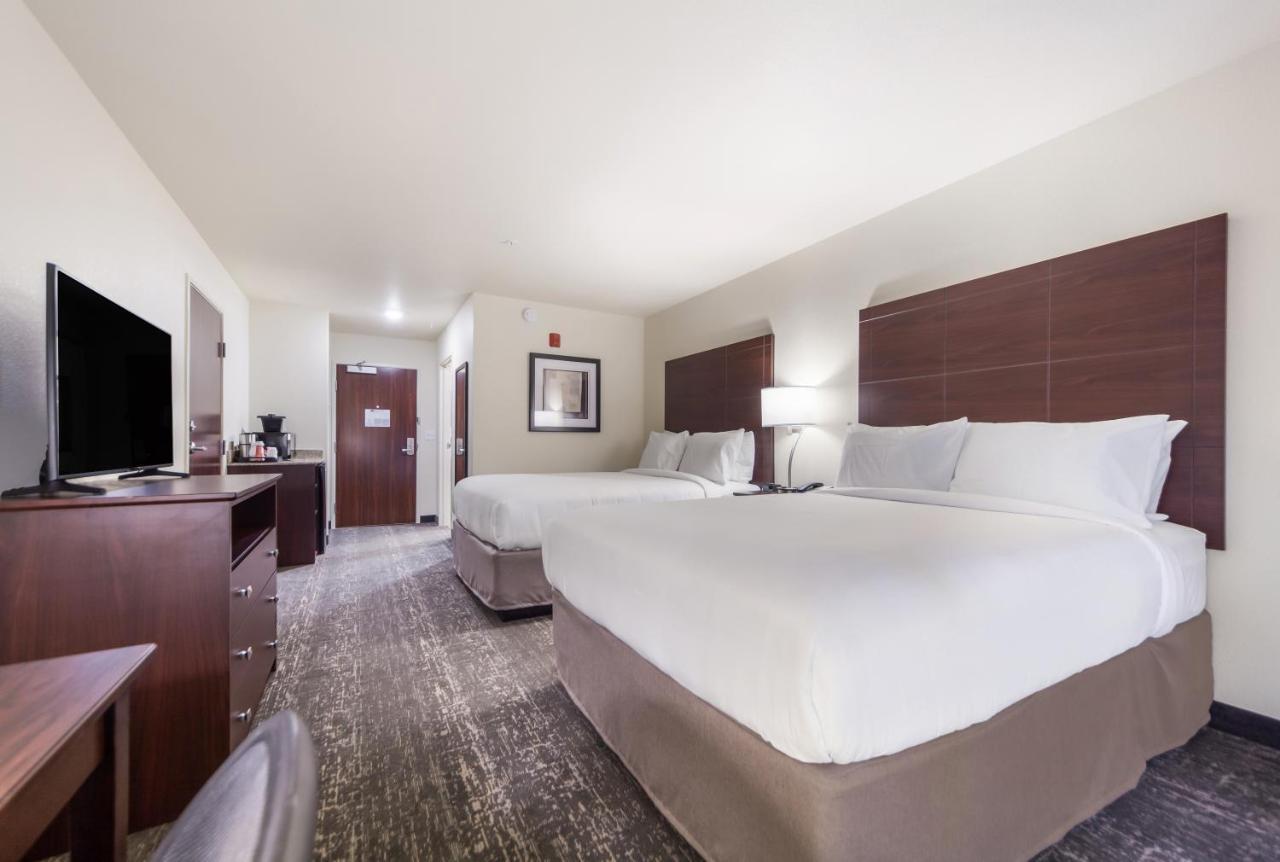 Cobblestone Inn & Suites-Fremont 외부 사진