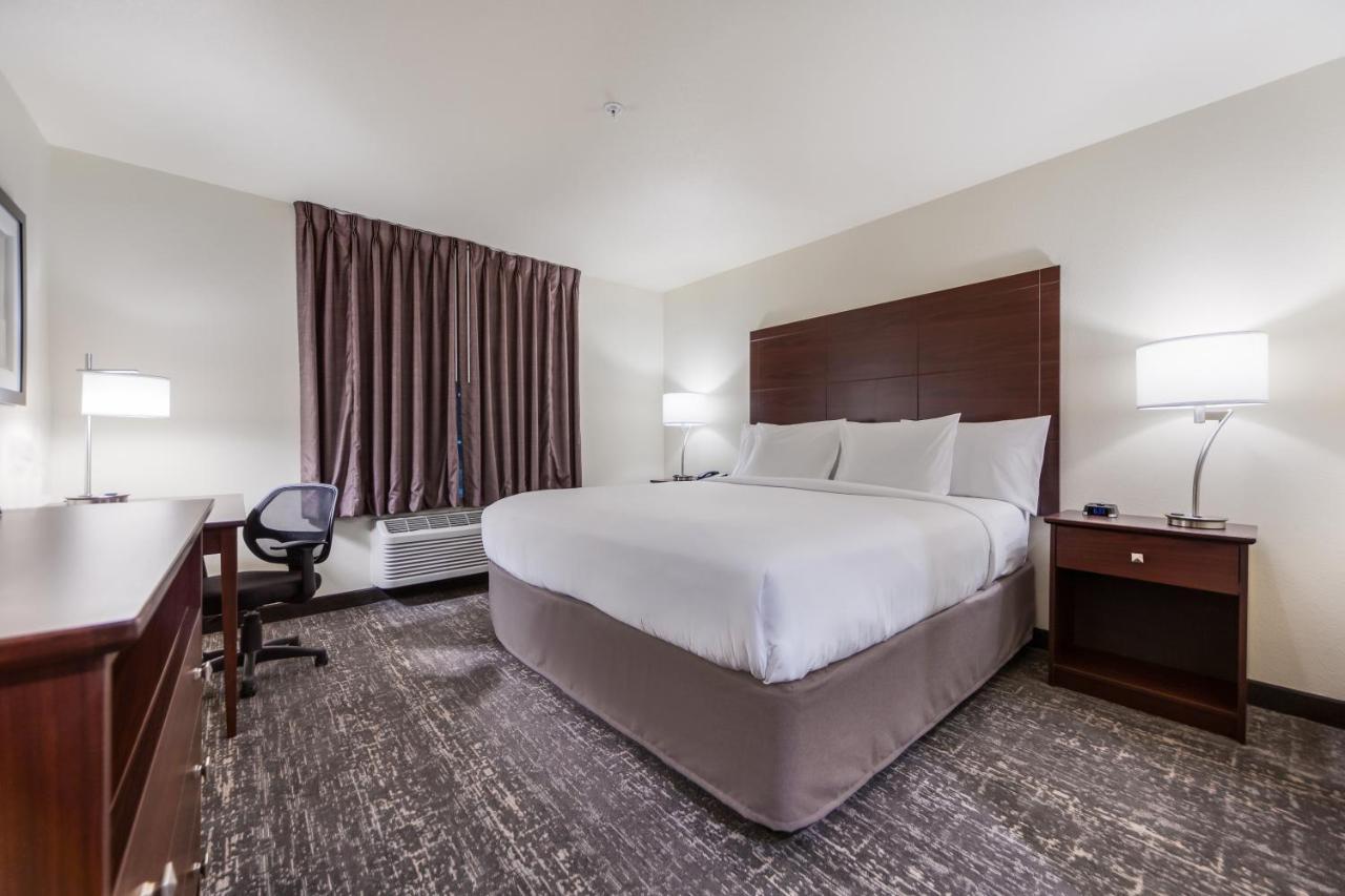 Cobblestone Inn & Suites-Fremont 외부 사진