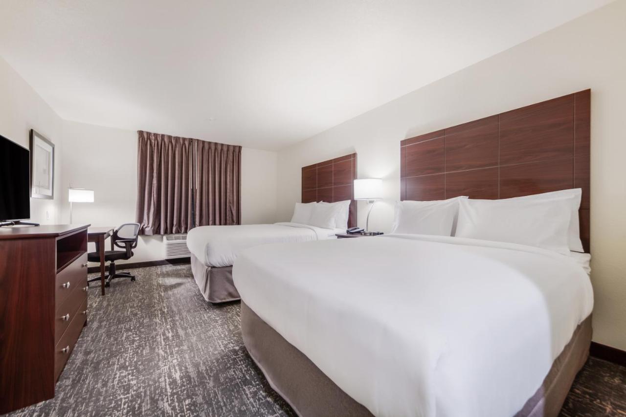 Cobblestone Inn & Suites-Fremont 외부 사진