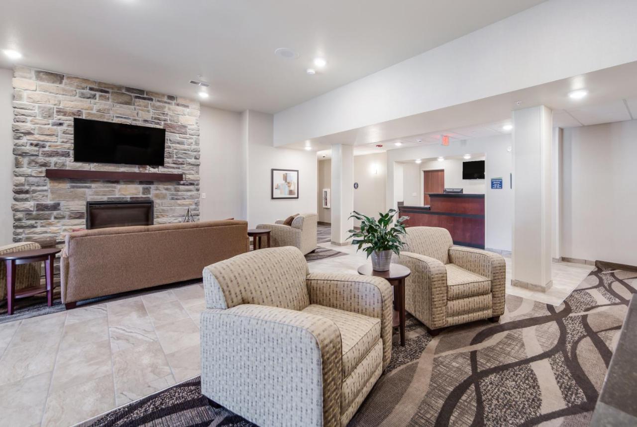 Cobblestone Inn & Suites-Fremont 외부 사진