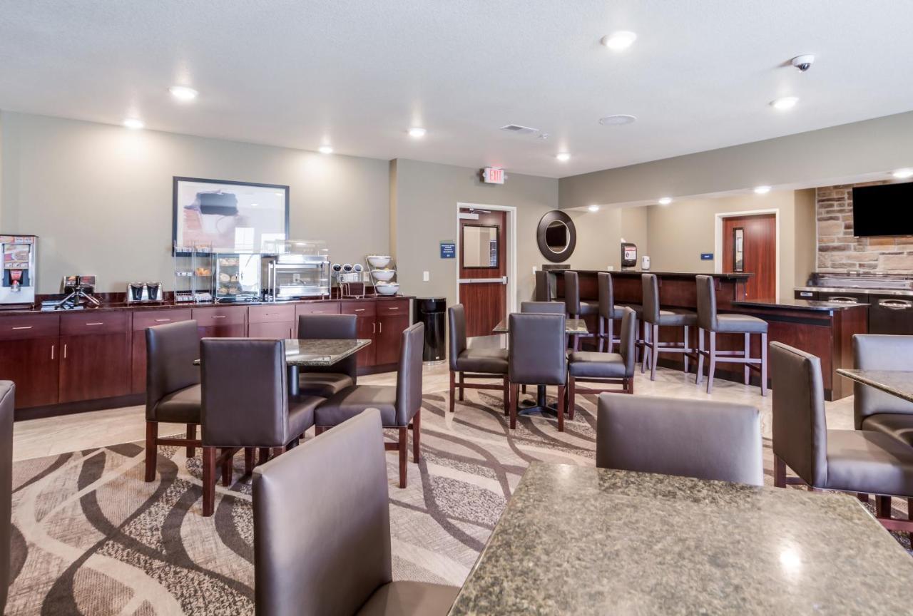 Cobblestone Inn & Suites-Fremont 외부 사진
