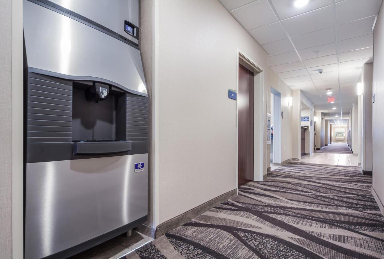 Cobblestone Inn & Suites-Fremont 외부 사진
