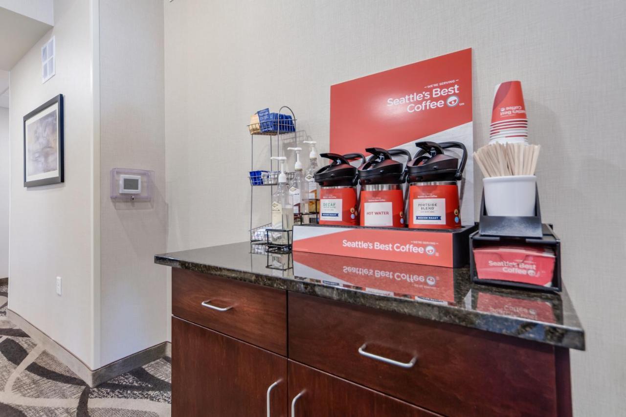 Cobblestone Inn & Suites-Fremont 외부 사진