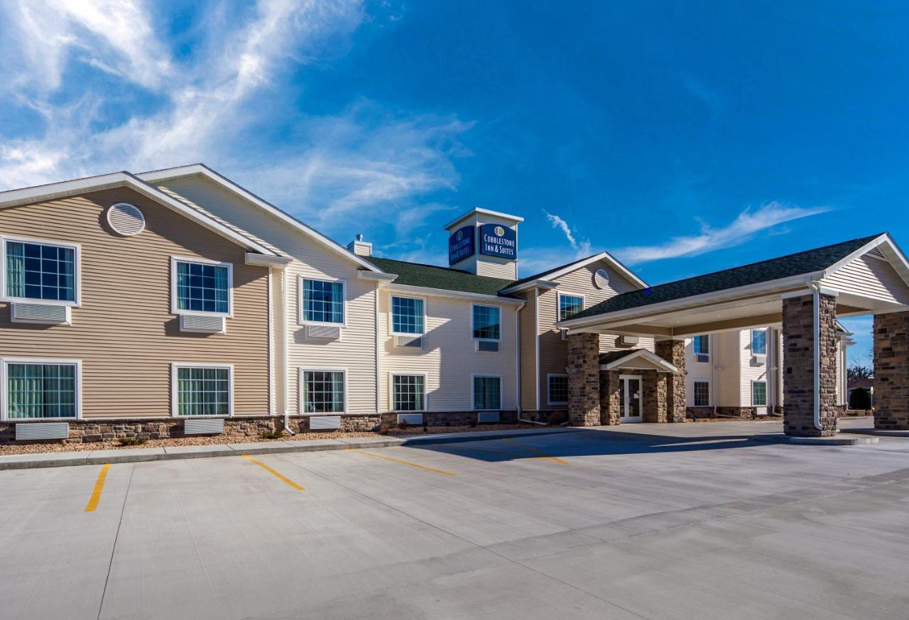 Cobblestone Inn & Suites-Fremont 외부 사진