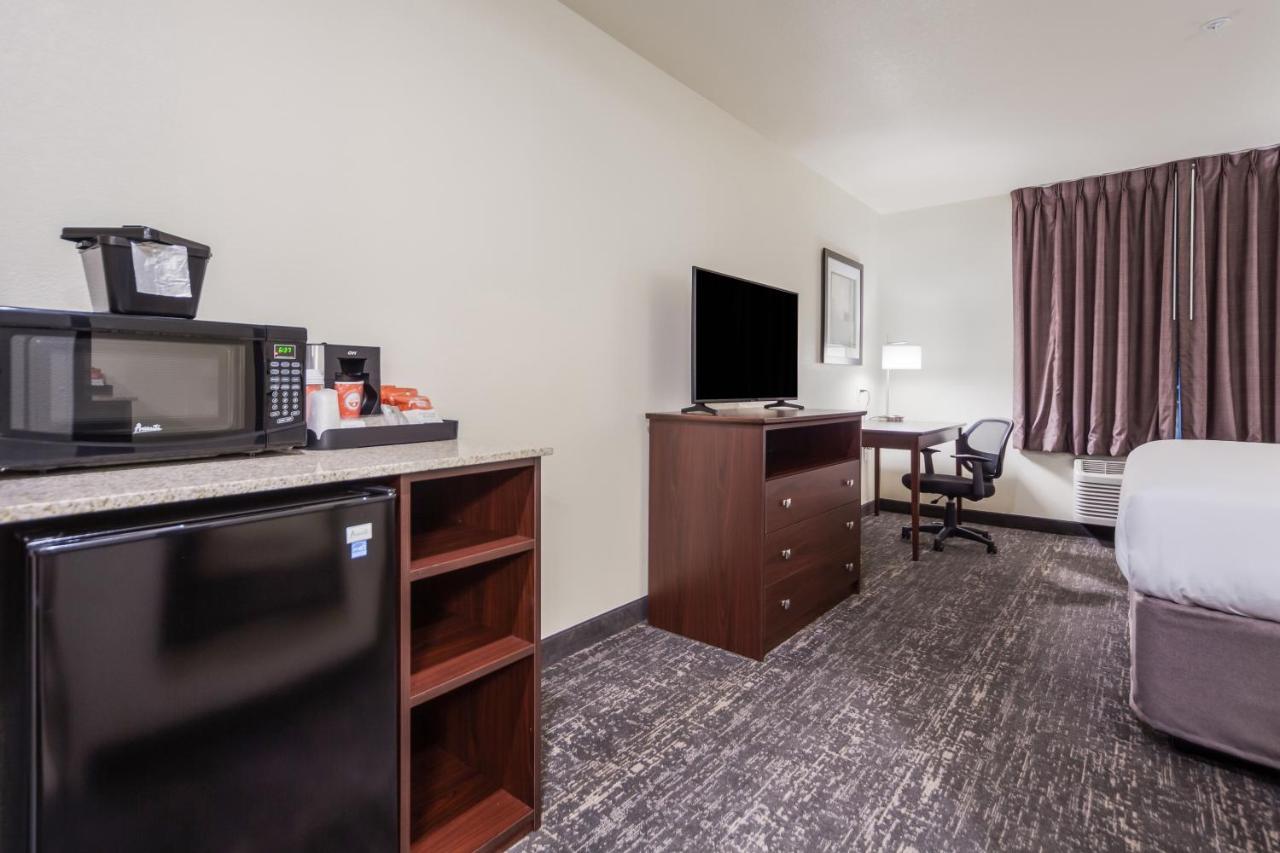 Cobblestone Inn & Suites-Fremont 외부 사진