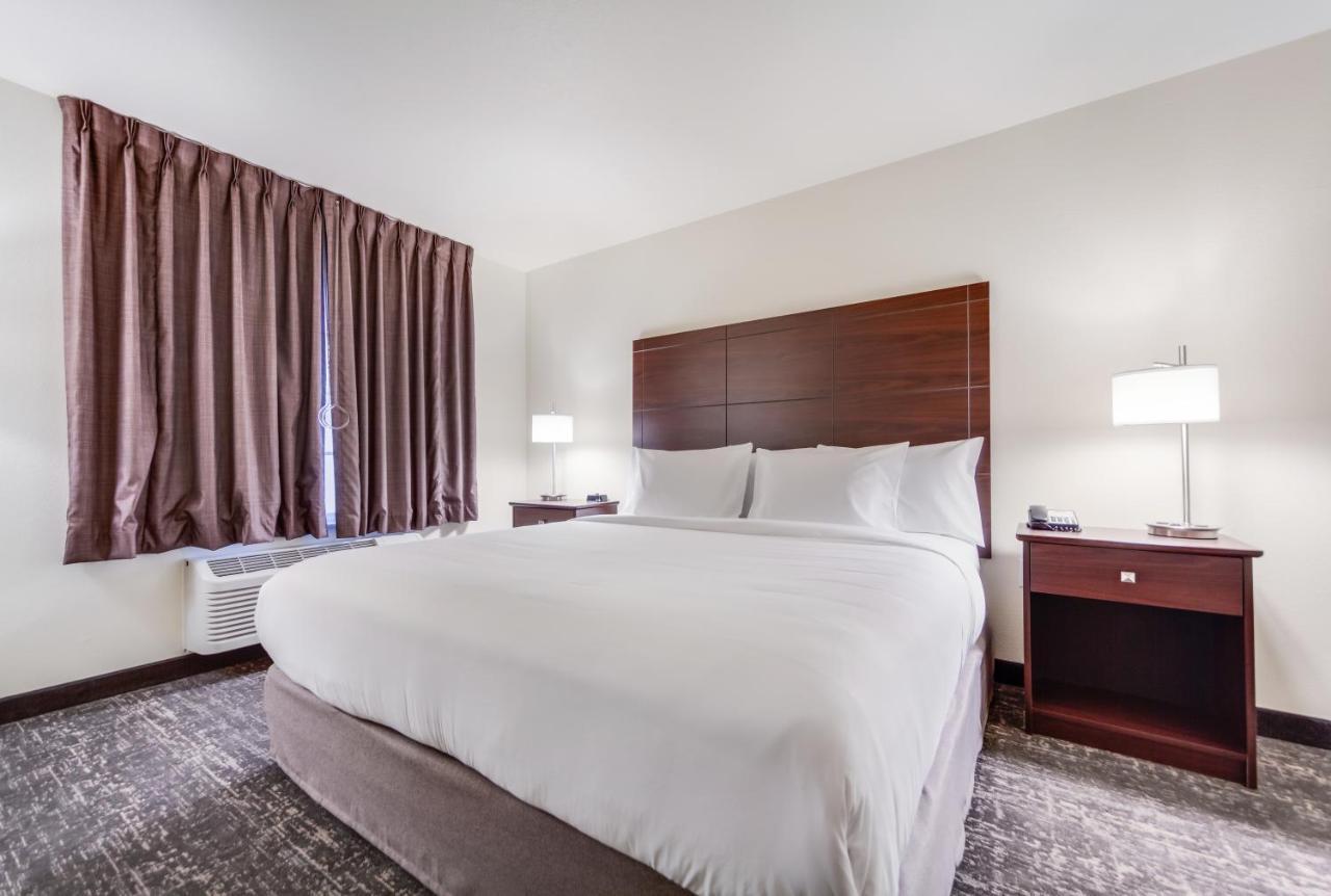 Cobblestone Inn & Suites-Fremont 외부 사진