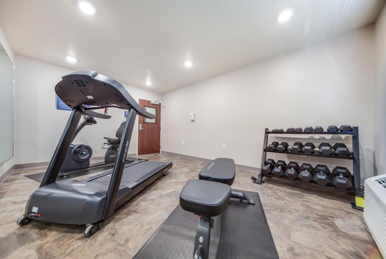 Cobblestone Inn & Suites-Fremont 외부 사진