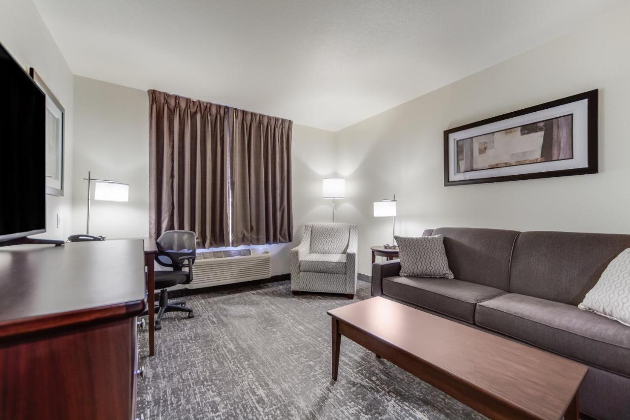 Cobblestone Inn & Suites-Fremont 외부 사진