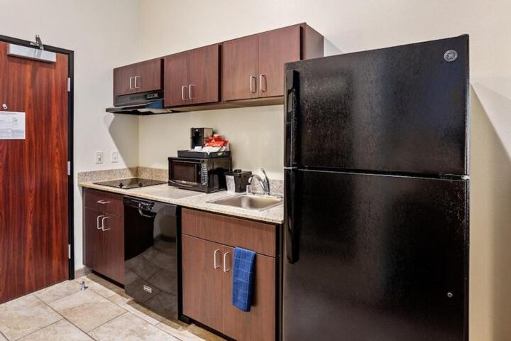 Cobblestone Inn & Suites-Fremont 외부 사진